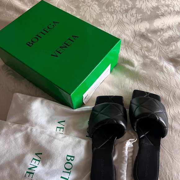 Bottega Veneta Lido Quilted Sandal | Box & Dust Bags Incl. - Picture 3 of 7